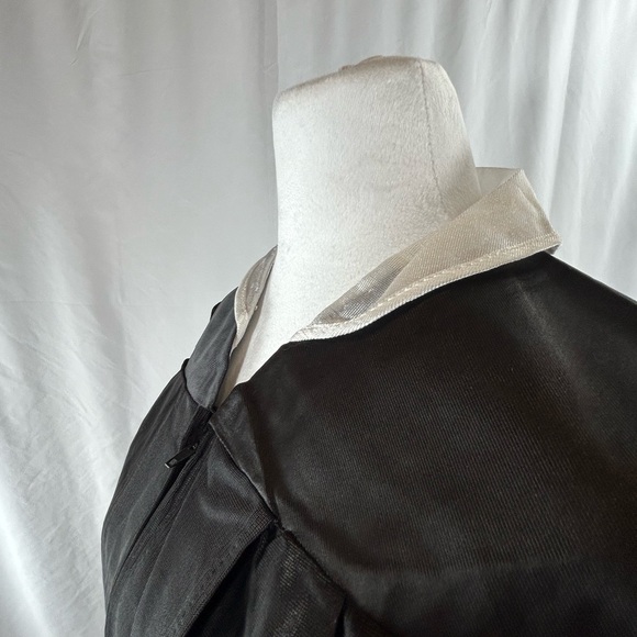 Moorelon black with white collar cap and gown size Medium 5’8 to 5’10 unisex - Picture 3 of 9